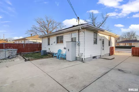 Exterior - 53 Rosaria Rd, Springfield, IL 62702 photo 2 of 3