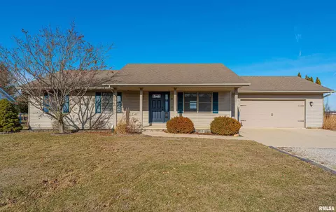 811 W Monroe St, Athens, IL 62613