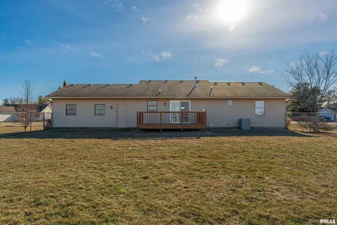 Exterior - 811 W Monroe St, Athens, IL 62613 photo 2 of 3