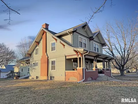 401 SW Cross St, Mount Sterling, IL 62353