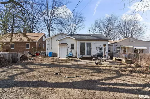 Exterior - 2072 N 20th St, Springfield, IL 62702 photo 3 of 6