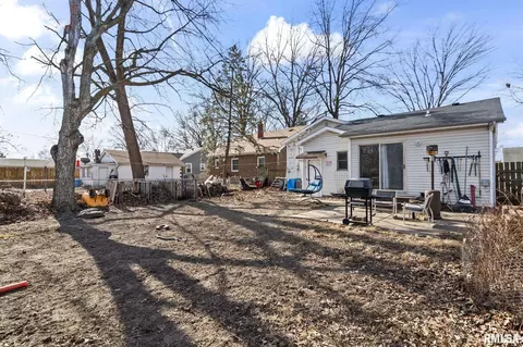 Exterior - 2072 N 20th St, Springfield, IL 62702 photo 5 of 6