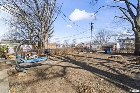 Exterior - 2072 N 20th St, Springfield, IL 62702 photo 2 of 6