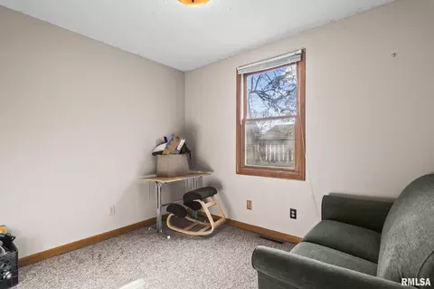 Bedroom - 2072 N 20th St, Springfield, IL 62702 photo 4 of 4