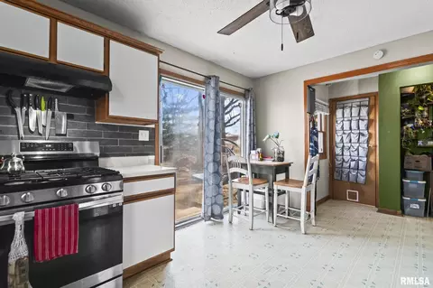 Kitchen - 2072 N 20th St, Springfield, IL 62702 photo 3 of 3