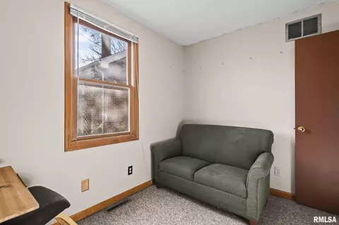 Bedroom - 2072 N 20th St, Springfield, IL 62702 photo 3 of 4