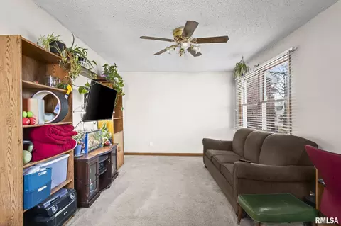Living - 2072 N 20th St, Springfield, IL 62702 photo 2 of 2