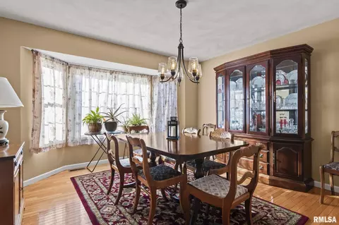 Dining - 3700 Whig St, Springfield, IL 62711 photo 2 of 4