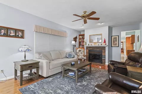 Living - 3700 Whig St, Springfield, IL 62711 photo 4 of 6