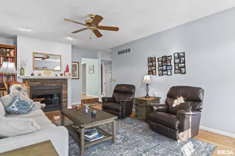 Living - 3700 Whig St, Springfield, IL 62711 photo 5 of 6