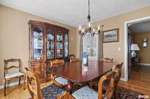 Dining - 3700 Whig St, Springfield, IL 62711 photo 1 of 4