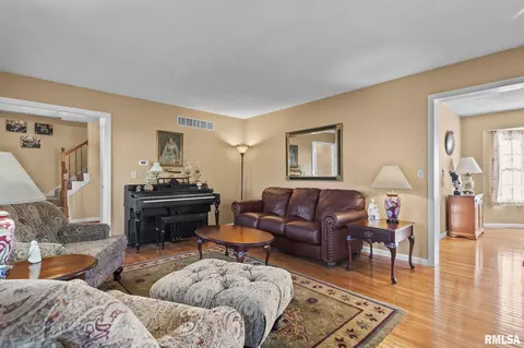 Living - 3700 Whig St, Springfield, IL 62711 photo 3 of 6