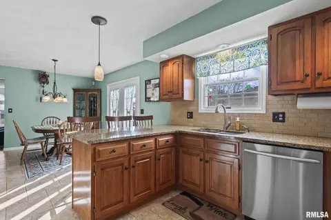 Kitchen - 3700 Whig St, Springfield, IL 62711 photo 3 of 3