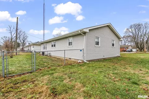 Exterior - 614 E Walnut St, Chatham, IL 62629 photo 5 of 5