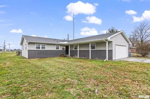 614 E Walnut St, Chatham, IL 62629