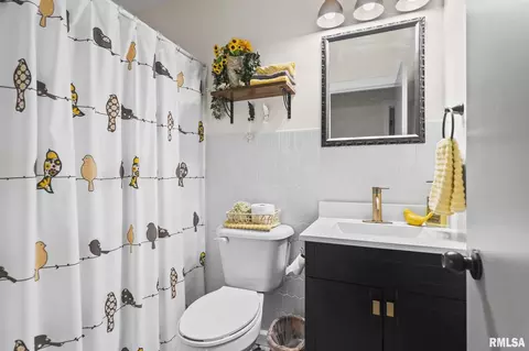 Bath - 614 E Walnut St, Chatham, IL 62629 photo 3 of 3