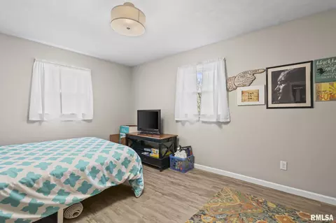 Bedroom - 614 E Walnut St, Chatham, IL 62629 photo 5 of 7