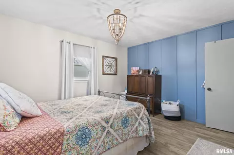 Bedroom - 614 E Walnut St, Chatham, IL 62629 photo 3 of 7
