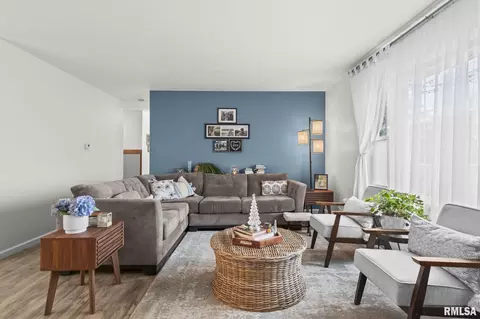 Living - 614 E Walnut St, Chatham, IL 62629 photo 1 of 3