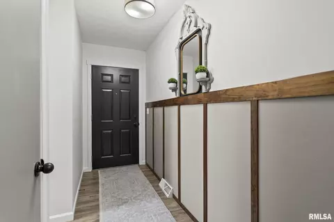 Entry Way - 614 E Walnut St, Chatham, IL 62629 photo 1 of 5