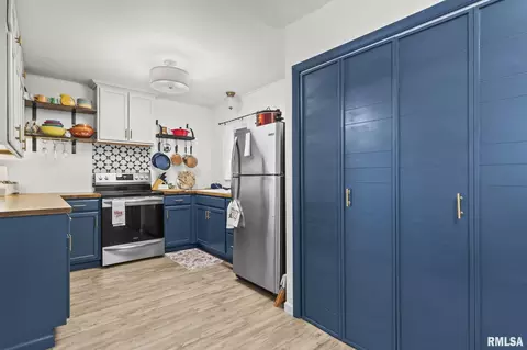 Kitchen - 614 E Walnut St, Chatham, IL 62629 photo 1 of 4