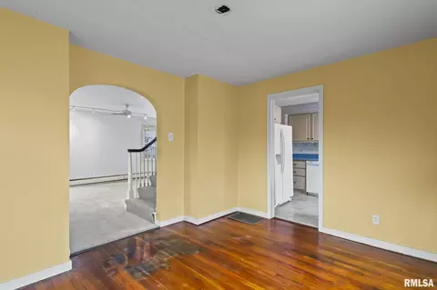 Entry Way - 1315 W Ash St, Springfield, IL 62704 photo 2 of 3