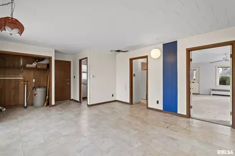 Living - 1315 W Ash St, Springfield, IL 62704 photo 6 of 7