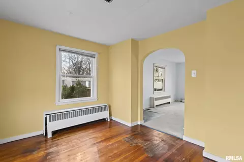 Living - 1315 W Ash St, Springfield, IL 62704 photo 3 of 7