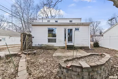 Exterior - 1315 W Ash St, Springfield, IL 62704 photo 5 of 6