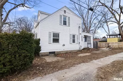 Exterior - 1315 W Ash St, Springfield, IL 62704 photo 4 of 6