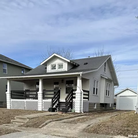 909 W Park Blvd, Taylorville, IL 62568