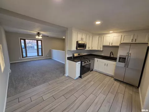 1921 N Albany St, Springfield, IL 62702 photo 2