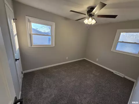 1921 N Albany St, Springfield, IL 62702 photo 5