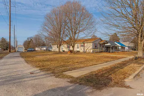 1109 N Logan St, Lincoln, IL 62656