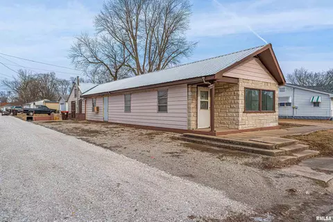 210 S Beason St, Lincoln, IL 62656