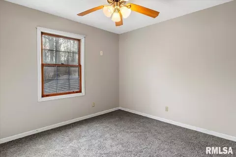 Bedroom - 3920 W Bluffs Rd, Springfield, IL 62711 photo 7 of 8