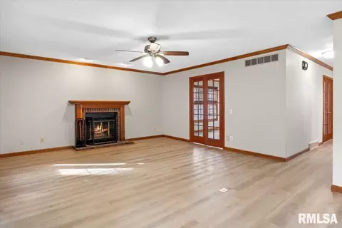 Living - 3920 W Bluffs Rd, Springfield, IL 62711 photo 1 of 5