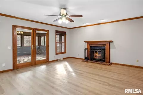Living - 3920 W Bluffs Rd, Springfield, IL 62711 photo 2 of 5