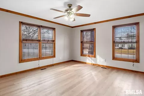 Living - 3920 W Bluffs Rd, Springfield, IL 62711 photo 4 of 5