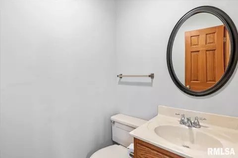 Bath - 3920 W Bluffs Rd, Springfield, IL 62711 photo 1 of 3