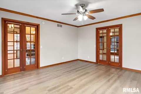 Living - 3920 W Bluffs Rd, Springfield, IL 62711 photo 5 of 5