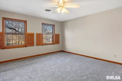 Bedroom - 3920 W Bluffs Rd, Springfield, IL 62711 photo 2 of 8