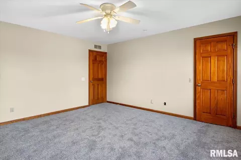 Bedroom - 3920 W Bluffs Rd, Springfield, IL 62711 photo 4 of 8