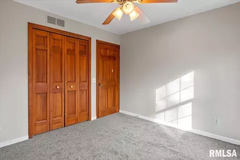 Bedroom - 3920 W Bluffs Rd, Springfield, IL 62711 photo 5 of 8