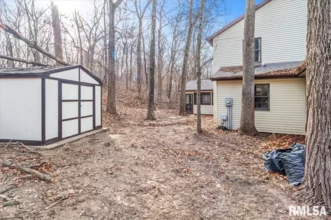 Exterior - 3920 W Bluffs Rd, Springfield, IL 62711 photo 5 of 6
