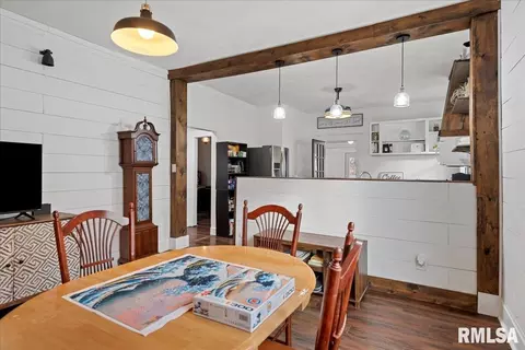 Dining - 443 W Vine St, Springfield, IL 62704 photo 2 of 4
