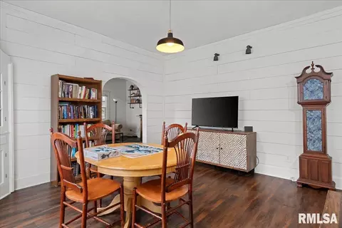 Dining - 443 W Vine St, Springfield, IL 62704 photo 3 of 4