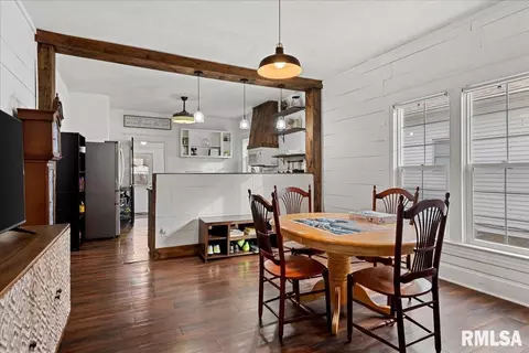 Dining - 443 W Vine St, Springfield, IL 62704 photo 1 of 4