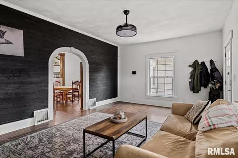 Living - 443 W Vine St, Springfield, IL 62704 photo 2 of 2