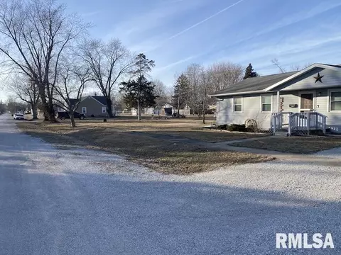 Exterior - 706 E Madison St, Casey, IL 62420 photo 1 of 11